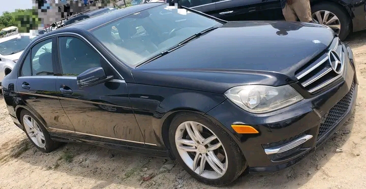 berline C300 Mercedes à Cotonou