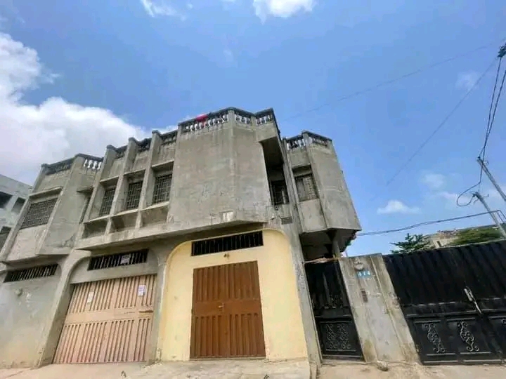 A vendre villa locative à Sodjeatinme Akpakpa